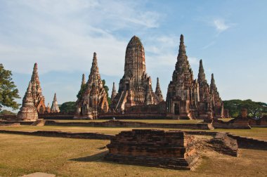 Mavi gökyüzü, Chaiwattanaram tapınağı, Tayland.