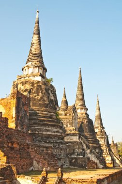 Wat Phrasrisan Tapınağı, Tayland 'da mavi gökyüzü olan antik bir tapınak..