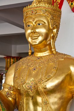 Tapınakta altın tanrı heykeli, Tayland.