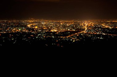 Tayland 'da gece Chiengmai şehrinin kuş bakışı manzarası.