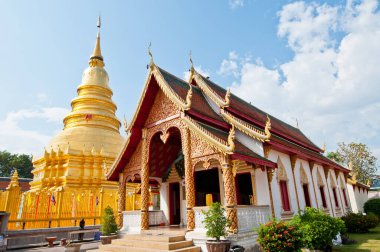 phrathat hariphunchai pagoda, il: lamphun, thailand.