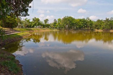 Tayland 'ın Sakaeo ilindeki Sakaeo gölünün manzarası.