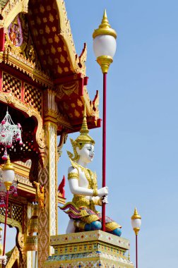 Kraliyet yakma törenindeki güzel melek, Tayland.