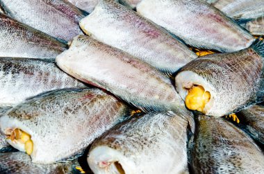 Pazarda kurutulmuş balık, Tayland.