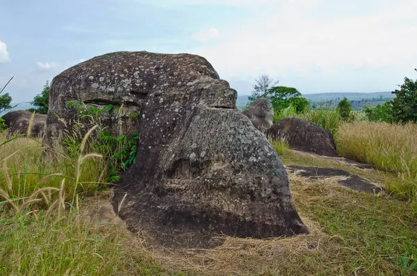 Mor Hin Khao taş parkının manzarası, Tayland Style Stone Henge, Tayland.