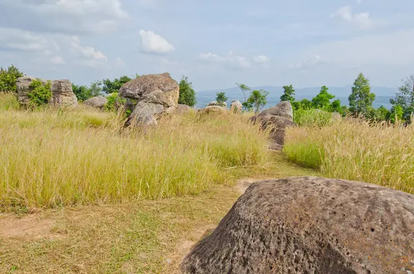 Mor Hin Khao taş parkının manzarası, Tayland Style Stone Henge, Tayland.