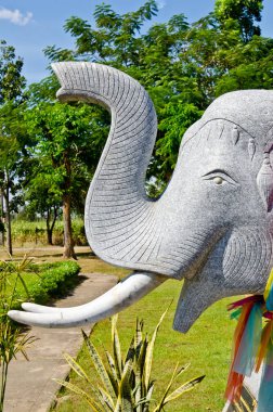 Tayland 'daki parktaki fil heykelinin başı..