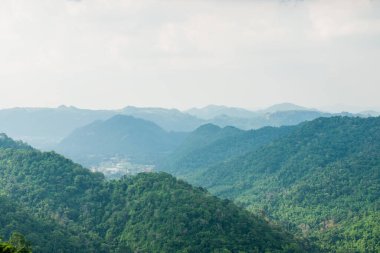 Tayland 'daki ulusal parkta bir dağ.