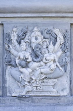 Tayland 'daki tapınağın duvarında güzel bir Ganesha heykeli..