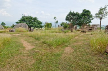 Mor Hin Khao taş parkının manzarası, Tayland Style Stone Henge, Tayland.