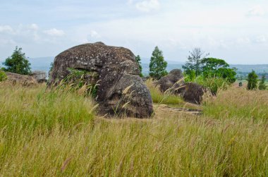 Mor Hin Khao taş parkının manzarası, Tayland Style Stone Henge, Tayland.