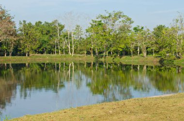 Tayland 'ın Sakaeo ilindeki Sakaeo gölünün manzarası.