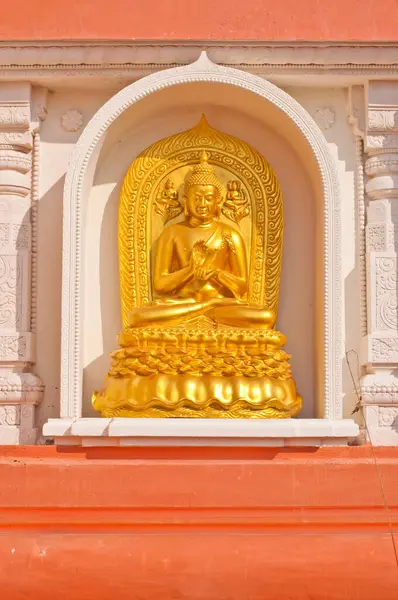 Altın Buda heykeli ve güzel bir geçmişi var, Tayland.