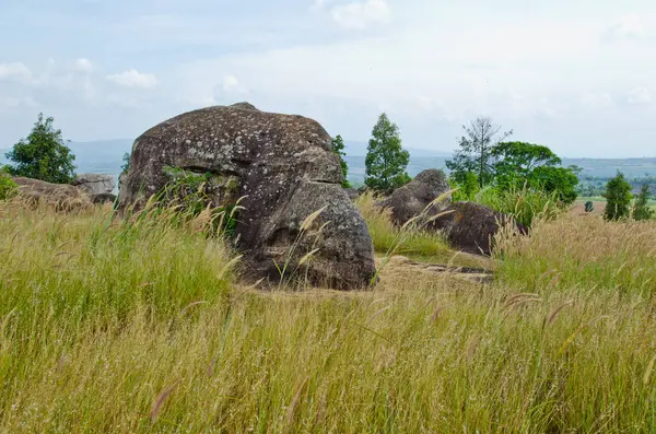 Mor Hin Khao taş parkının manzarası, Tayland Style Stone Henge, Tayland.