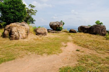 Mor Hin Khao taş parkının manzarası, Tayland Style Stone Henge, Tayland.