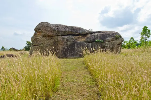 Mor Hin Khao taş parkının manzarası, Tayland Style Stone Henge, Tayland.