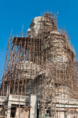 Büyük keşiş heykeli yapım aşamasında, Tayland.