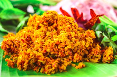 Kuzey Tayland baharatlı sosisi yapmak için köri ezmesi. Sai Aua 'nın içindekiler. Parlak renkli köri pastaları Tayland yemek kültürünün bir parçasıdır. Kuzey Tayland ızgara sosisi..