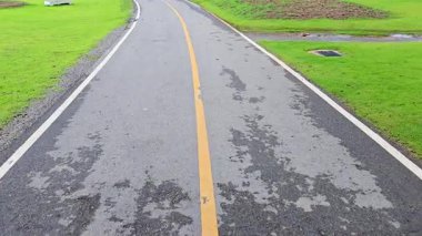 Chiang Mai Serisi - Güzel manzarası ve yağmurlu sabahlarda temiz havası olan bir halk parkı. Güzel manzaralı bir koşu rotası. Egzersiz ve rahatlama yeri.