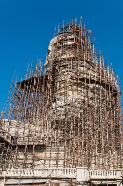Büyük keşiş heykeli yapım aşamasında, Tayland.