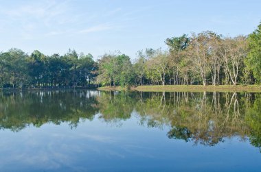 Tayland 'ın Sakaeo ilindeki Sakaeo gölünün manzarası.