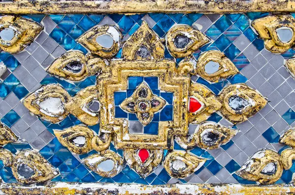 Tayland tarzı kalıp sanatı mavi duvarda, Tayland.