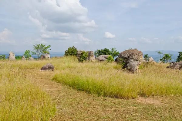Mor Hin Khao taş parkının manzarası, Tayland Style Stone Henge, Tayland.