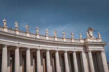 Columns on Peter's Square next to the St. Peter's Basilica, Vatican, Rom, by Pascal Kehl