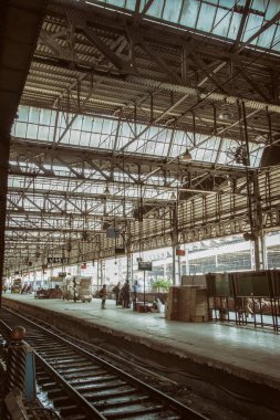 Roof construction of a train station in Mumbai, India, by Pascal Kehl