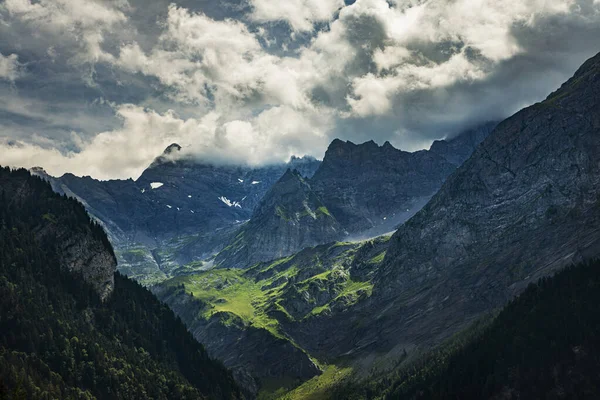 Bela Paisagem Com Vale Montanha Fundo Alpes Suíços Villars Sur Fotos De Bancos De Imagens Sem Royalties