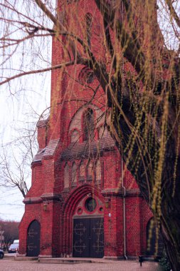 Riga, Letonya 'daki eski tuğla kilise..
