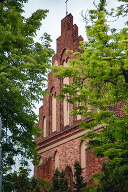Kutsal üçlünün kilisesi Hollanda 'nın en ünlü simgesi olan eyaletin şehrinde.