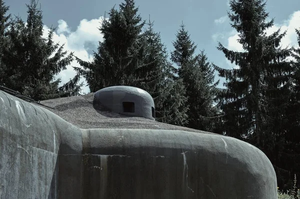 チェコスロバキアの要塞の一部だった国境のコンクリートバンカー — ストック写真