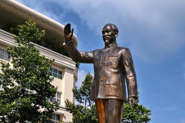 Vietnam Meydanı 'nda Ho Chi Minh Heykeli.