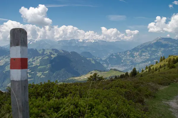 Захоплюючі Швейцарські Гірські Пригоди Досліджуйте Снігові Піки Захоплюйтеся Створюйте Незабутні — стокове фото