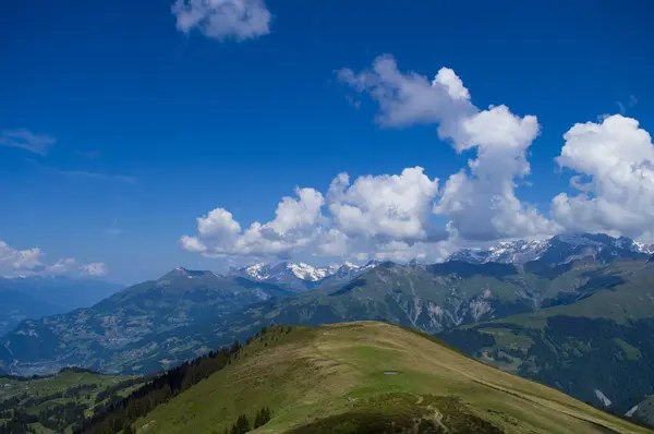 Captiving Swiss Mountain Adventure Εξερευνήστε Τις Χιονισμένες Κορυφές Αγκαλιάστε Συναρπαστικό — Φωτογραφία Αρχείου