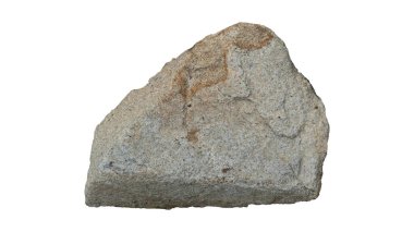 Çakıl taşı tipinde kahverengi bir nesne. Beyaz arka planda izole edilmiş. kırpma yolu ile.