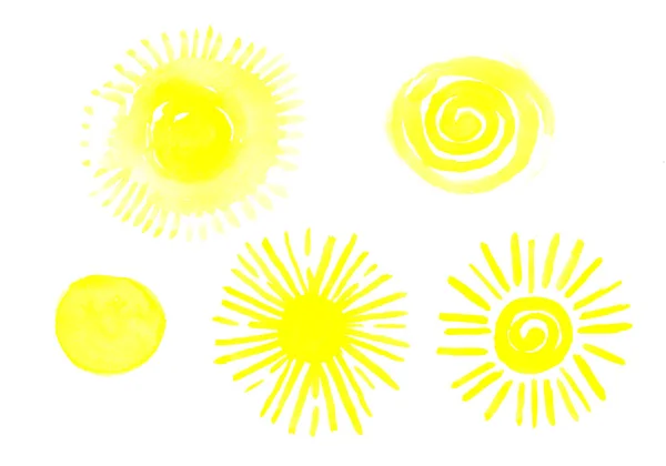 不同形状的太阳 白色背景上的黄色 水彩画模糊 太阳是圆的 扭曲成螺旋形 螺旋与射线 用射线绕圈 — 图库照片