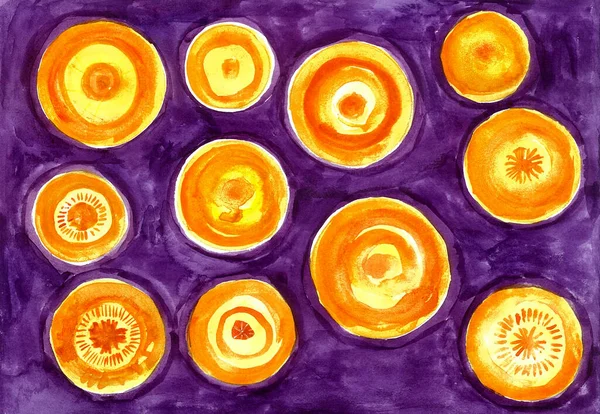 紫色の背景に装飾的なオレンジ色の円の抽象的な背景 水彩ブラー 色との対比 車輪にはいくつかのラインと静脈があります 指輪に切ったニンジンに似ている — ストック写真