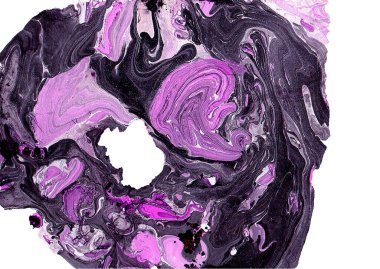 Mermer soyut leke. Beyaz arka plan. Siyah, gri, mor renk. Renkler kesişir ve farklı tonlarda karışır. Mermer dokusu. Kaotik noktalar ve dalgalar. Bazen küçük detaylar. Noktalar