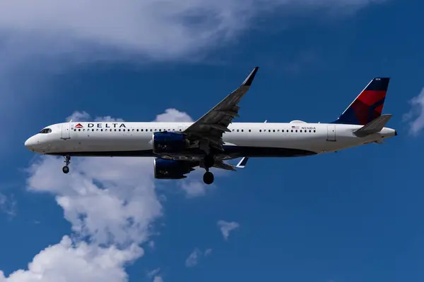 Harry Reid Havaalanı, 8-10-24 Las Vegas, ABD