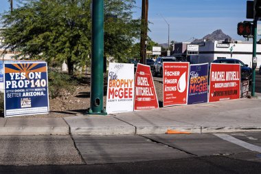 Phoenix Sokağı Köşesi 10-26-2024 Phoenix, AZ ABD