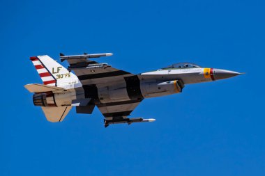 Amerikan Hava Kuvvetleri Lockheed Martin F-16C 310. Avcı Filosu 'ndan Holloman Hava Üssü 2024' teki evi ziyarete geliyor.