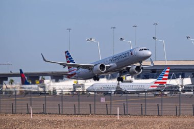 Sky Harbor Şirketi. Havaalanı 4-12-2025 Phoenix AZ, ABD