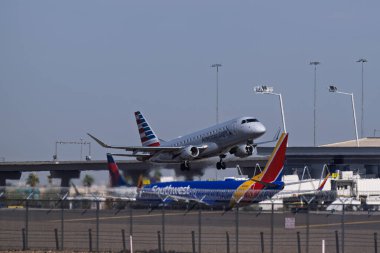 Sky Harbor Şirketi. Havaalanı 4-12-2025 Phoenix AZ, ABD