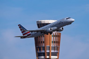 Sky Harbor Şirketi. Havaalanı 4-12-2025 Phoenix AZ, ABD