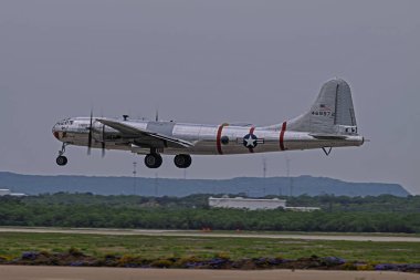 Batı Teksas üzerinde kanatlar 4-18-2025 Dyess AFB, ABD