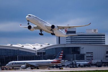 DFW Uluslararası Havaalanı 4-20-2025 Grapevine TX US