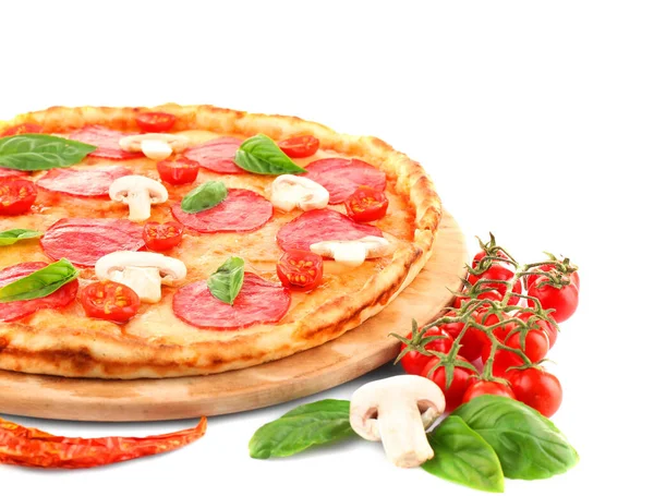 Pizza Com Salame Cogumelos Isolados Branco — Fotografia de Stock