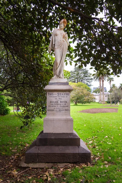 Auckland New Zealand March 2023 Marble Statue Woman Dove Her — Stock Photo, Image